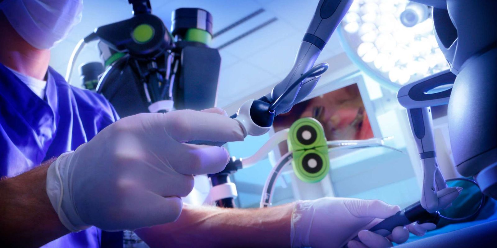 Banner-Demcon Cover met beeldscherm1