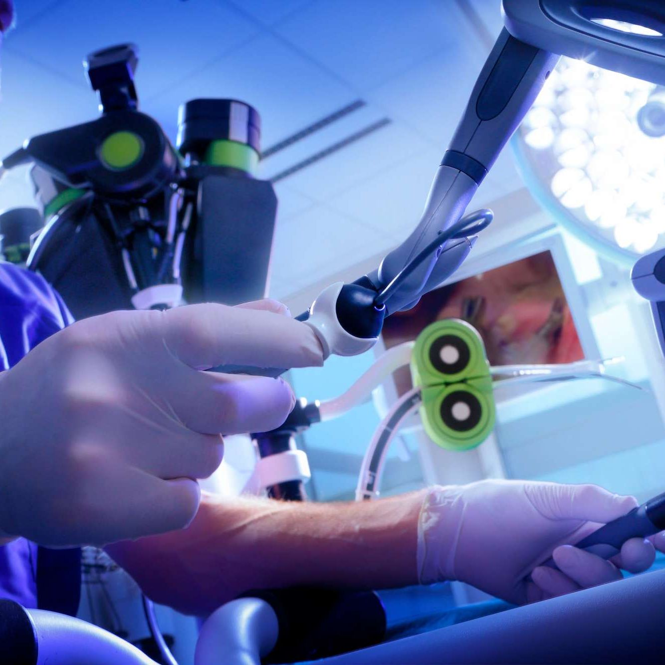 Banner-Demcon Cover met beeldscherm1